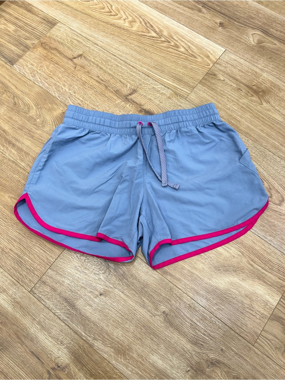 Columbia Women’s Athletic Hiking Shorts Grey Pink Trim Size M Unlined Drawstring
